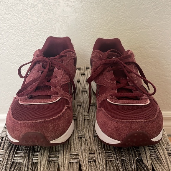 Burgundy suede shoes Reebok womens size 8 1/2 or mens 7 great condition - Picture 11 of 14